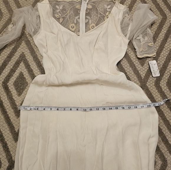 Chic Long Sleeve White Dress - Picture 6 of 7